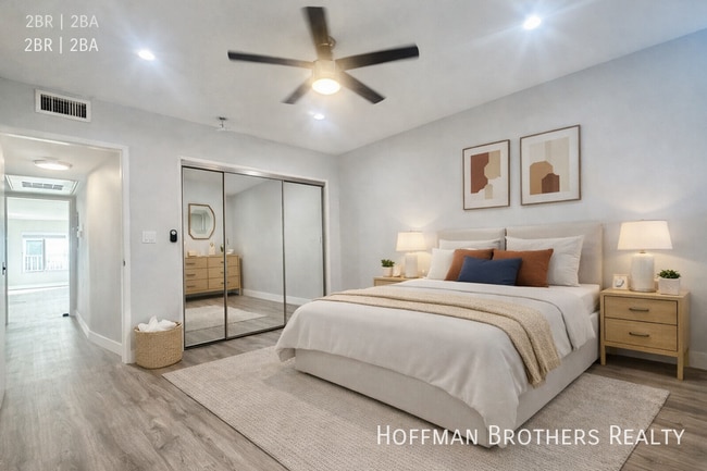 Building Photo - 231 N La Peer Dr