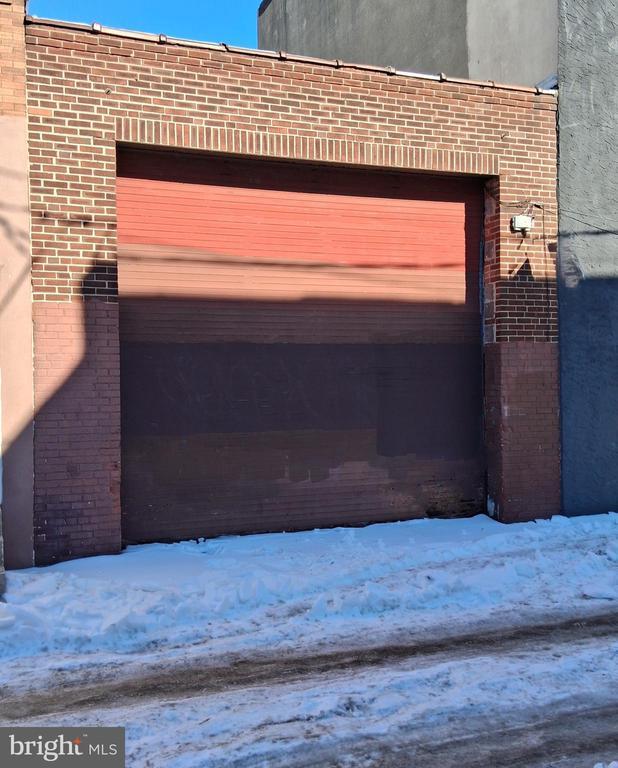 Building Photo - 2530 E Cambria St