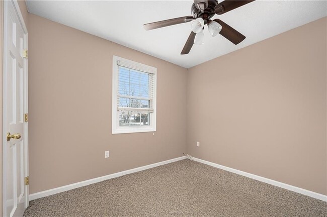 Building Photo - 190 Gladstone St