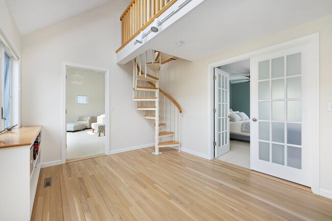 Building Photo - 295 Carpenter Dr