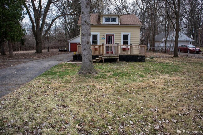 Building Photo - 604 Trombley Rd