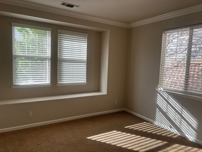 Building Photo - Large, Beautiful Shadow Lakes Home in Court Location