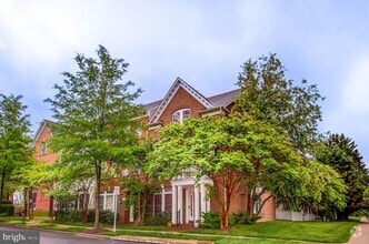 Building Photo - 728 Ridgemont Ave