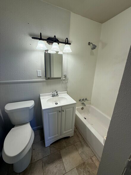 Building Photo - 6003 Sayle St