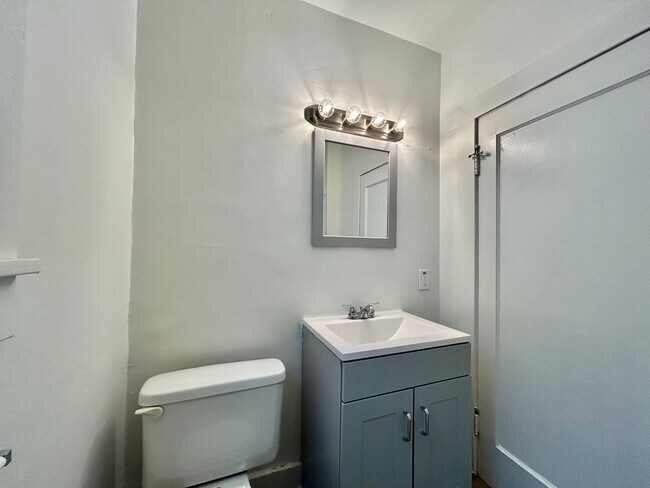 Building Photo - 231 NE 4th Ave