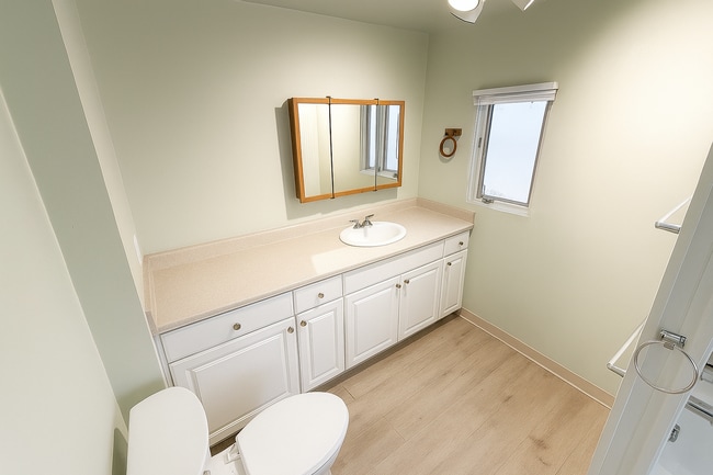 Building Photo - Pet Friendly 3 Bed 1 Bath Single Family Ho...