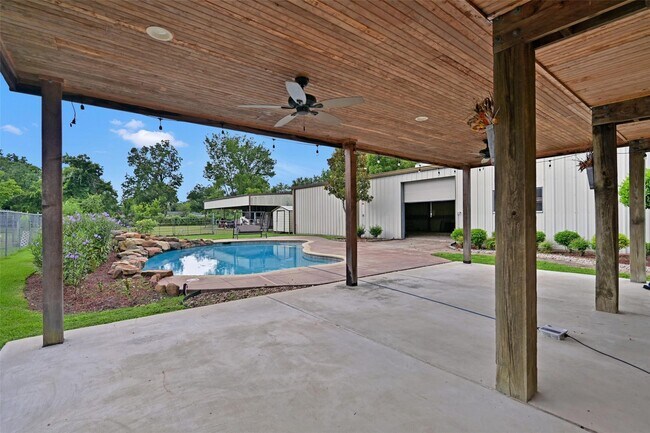 Building Photo - 5314 Pine Ave
