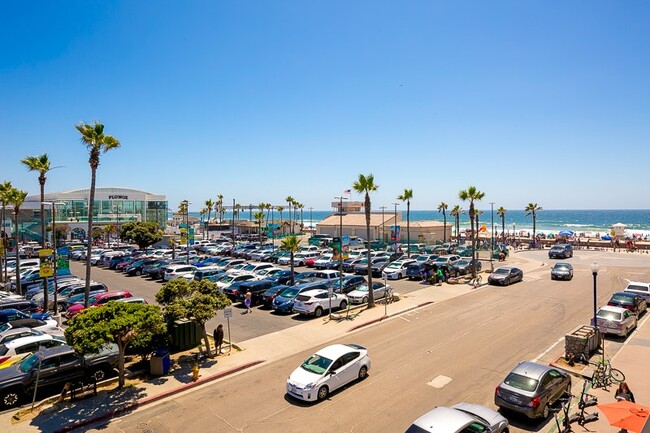Building Photo - 732 Ventura Place, Unit 7
