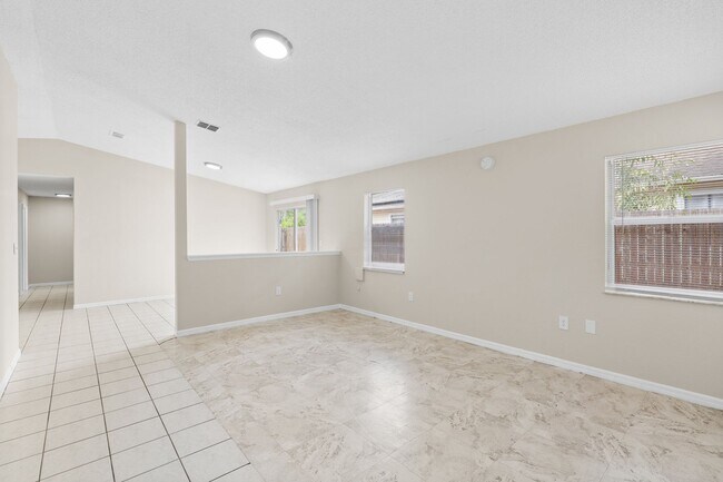 Building Photo - Cute 3/2 home with garage