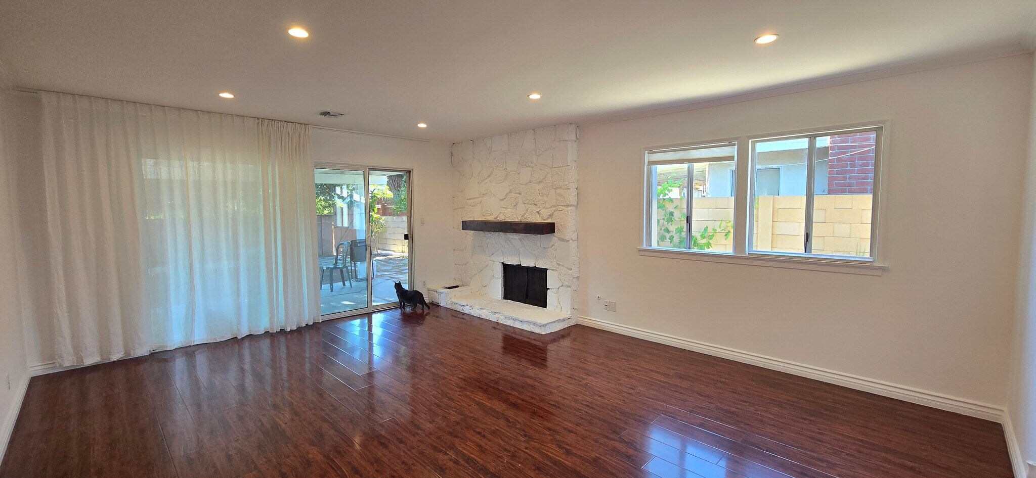 Building Photo - 10937 Collett Ave