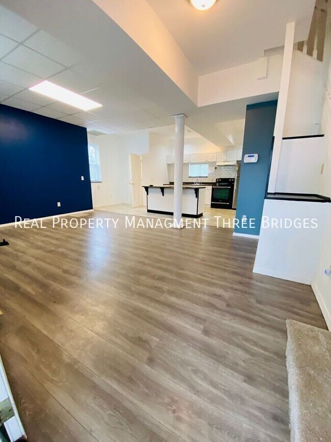Building Photo - 1293 Purcell Ave