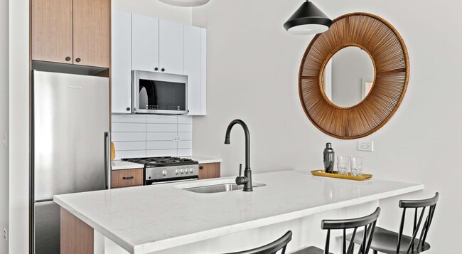 Building Photo - 1135 W Winona St