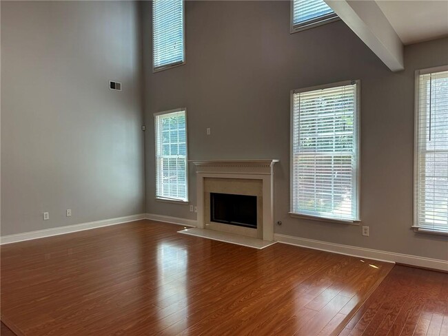 Building Photo - 669 Maple Grove Way