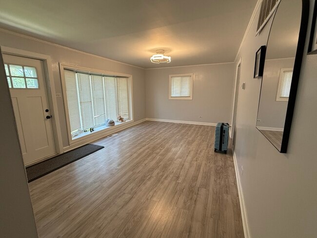 Building Photo - 452 Indianwood Blvd