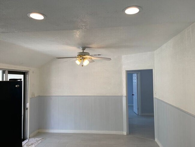 Building Photo - Coming Soon Modesto Renovated 3 Bedroom 1 ...