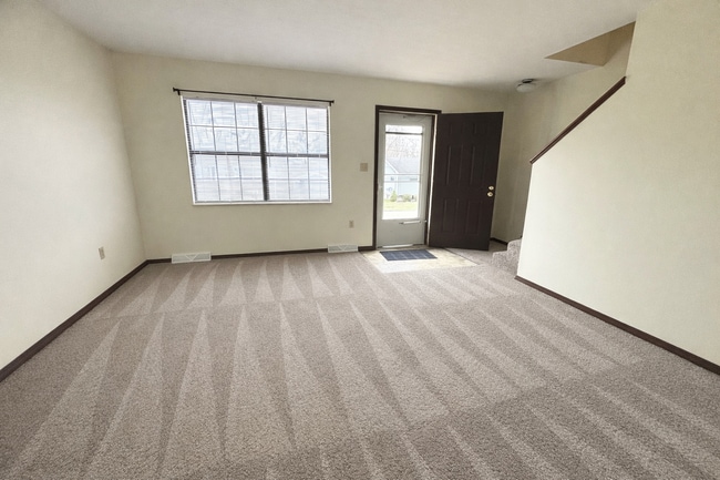 Building Photo - 528 Broadway Ave