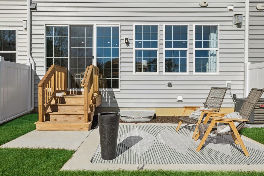 Building Photo - 4053 Heron Dr