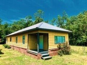 Building Photo - Charming Renovated Three Bedroom Home in Oilton