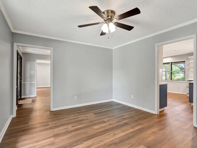 Building Photo - 15014 Torry Pines Rd