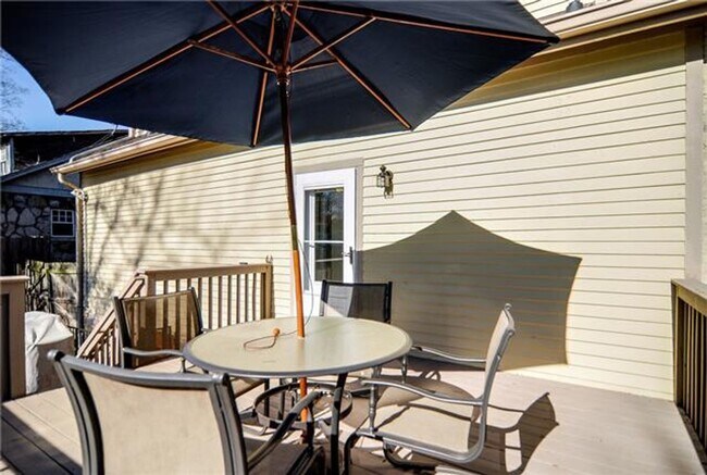 Building Photo - Charming East Nashville Home – Walkable to...