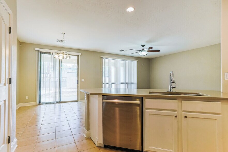Building Photo - 4729 E Cloudburst Dr
