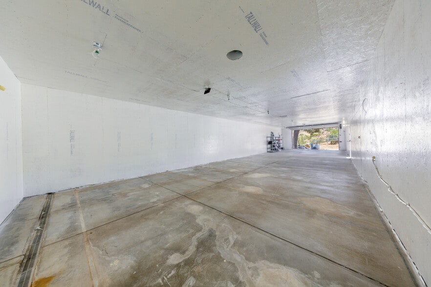 Building Photo - 6401 Hubbard Rd