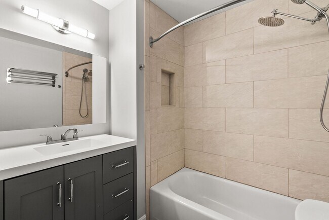 Building Photo - 5 Bed 3 Bath - Chevy Chase Rambler - Move IN Ready