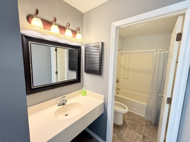 Building Photo - 209 Double Eagle Dr