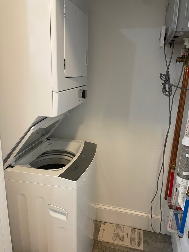 Building Photo - 60 Foster St