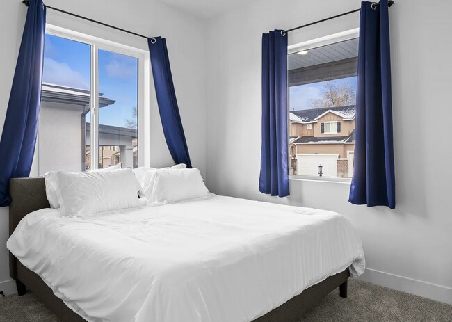 Building Photo - GORGEOUS Sandy Home!!!