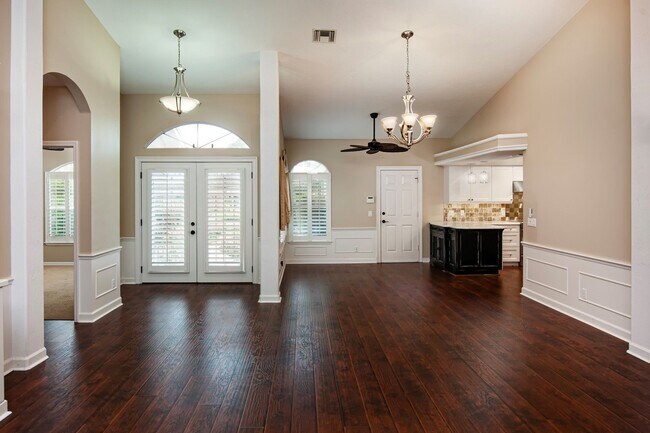 Building Photo - 710 Timber Ridge Trail SW