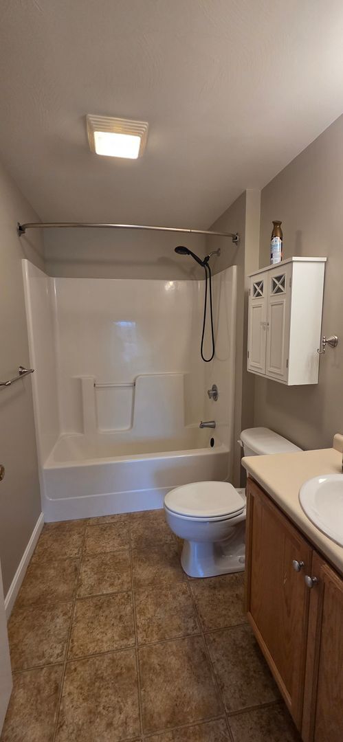 Building Photo - PENDING - 2 Bedroom 2 Bath Unit-Available Now!