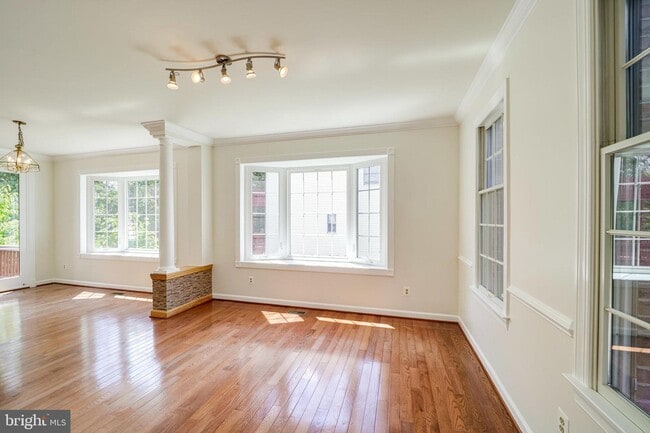 Building Photo - 6207 Woodland Lake Dr