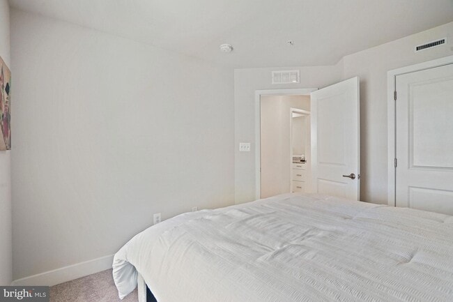 Building Photo - 3057 Perthshire Pl