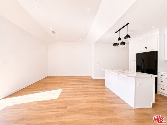 Building Photo - 818 N Genesee Ave