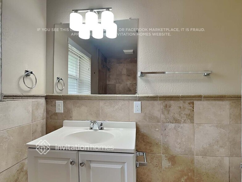 Building Photo - 19401 8th Ave S