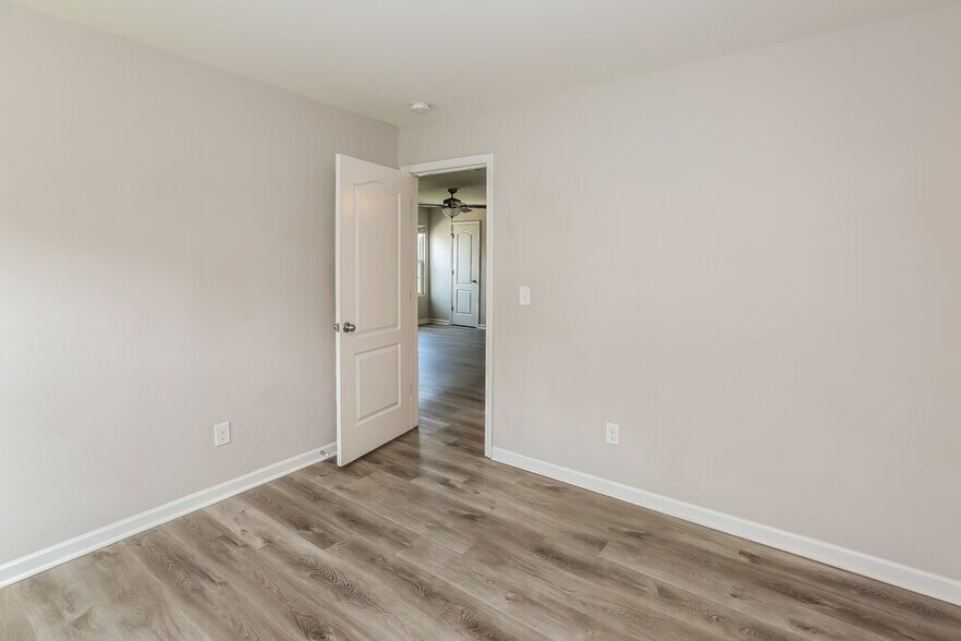 Building Photo - 2621 Meadow Crossing Dr