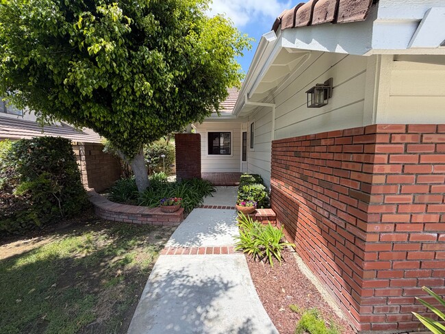 Building Photo - Briarwood Single Family Home for Rent