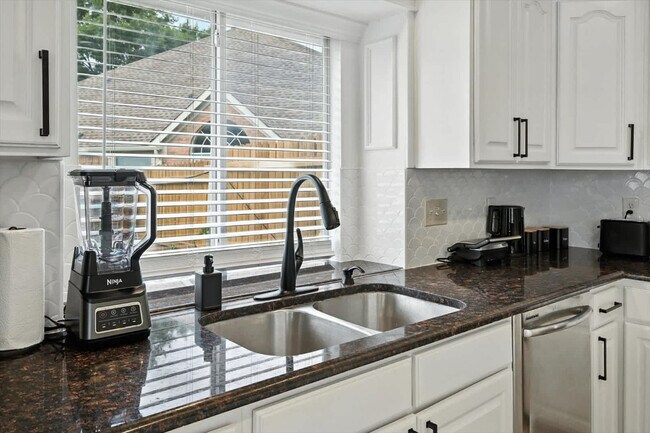 Building Photo - 5795 Brighton Ct
