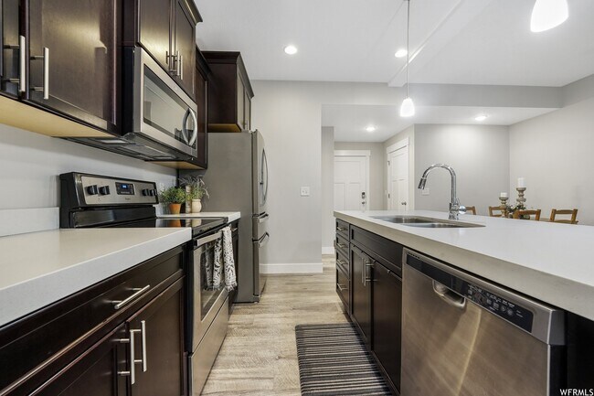 Building Photo - 9288 Castlebury Ct