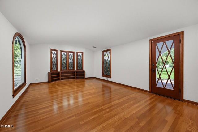 Building Photo - 900 E Glenoaks Blvd