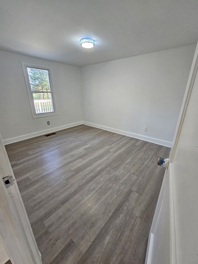 Building Photo - 106 Railroad Ave