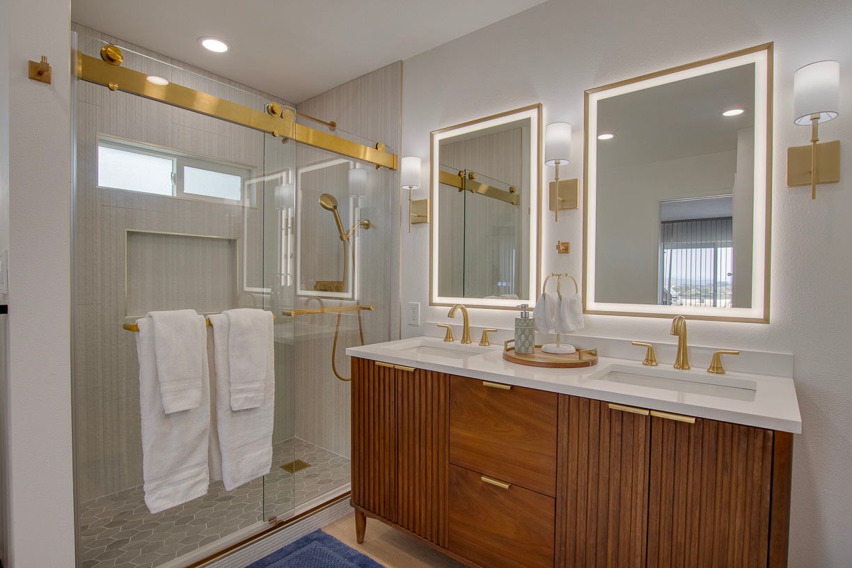 Building Photo - 8143 La Jolla Scenic Dr N