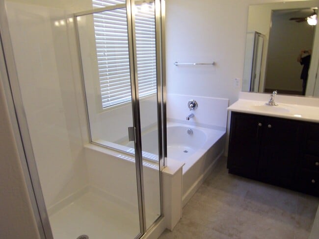 Building Photo - Gilbe Single Story 4 Bedroom