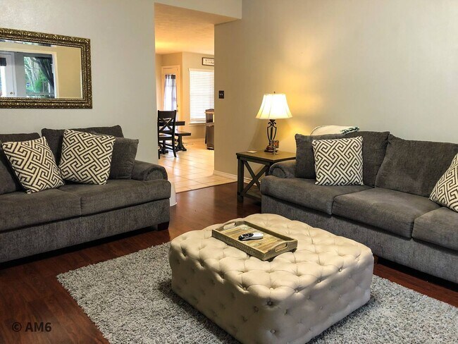 Building Photo - 1204 Chesapeake Ln