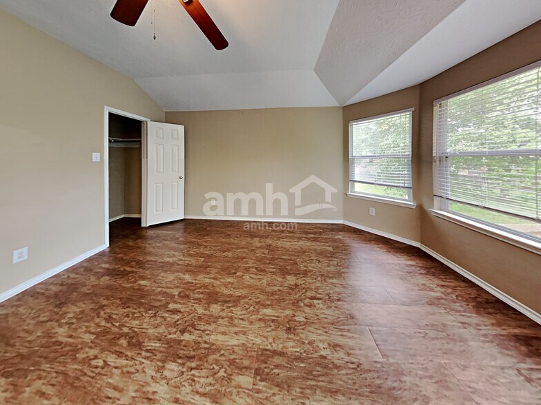Building Photo - 706 Razee Ct