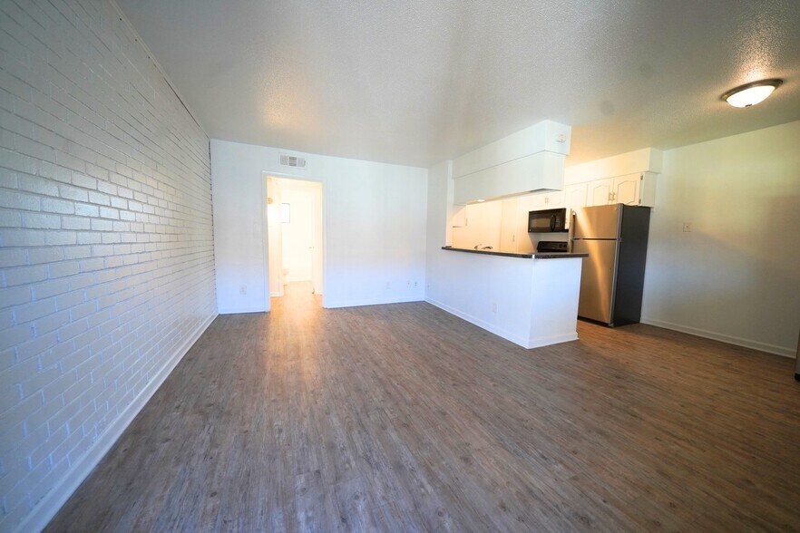 Building Photo - 5221 Bonita Ave