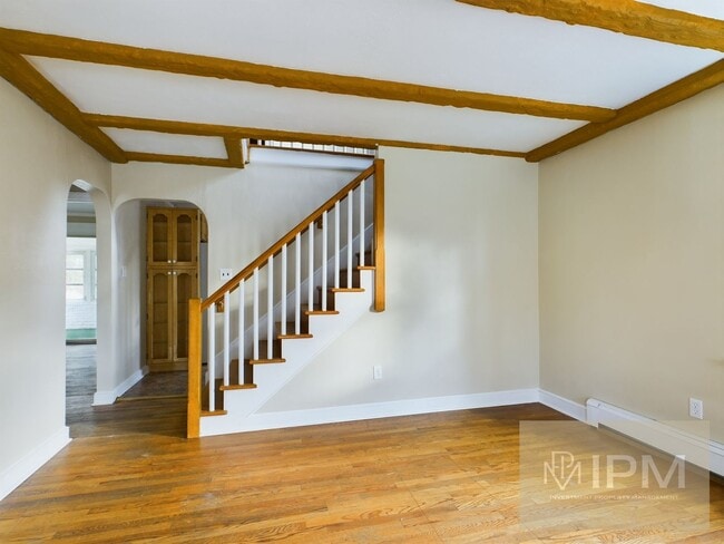 Building Photo - Charming 3BR Cape Cod Home in York Suburban Schools with Fenced Yard & Sunroom!!
