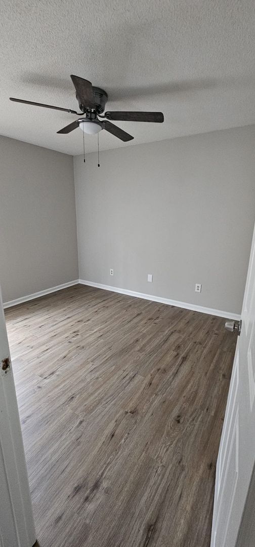 Building Photo - 946 S Ridge Ct