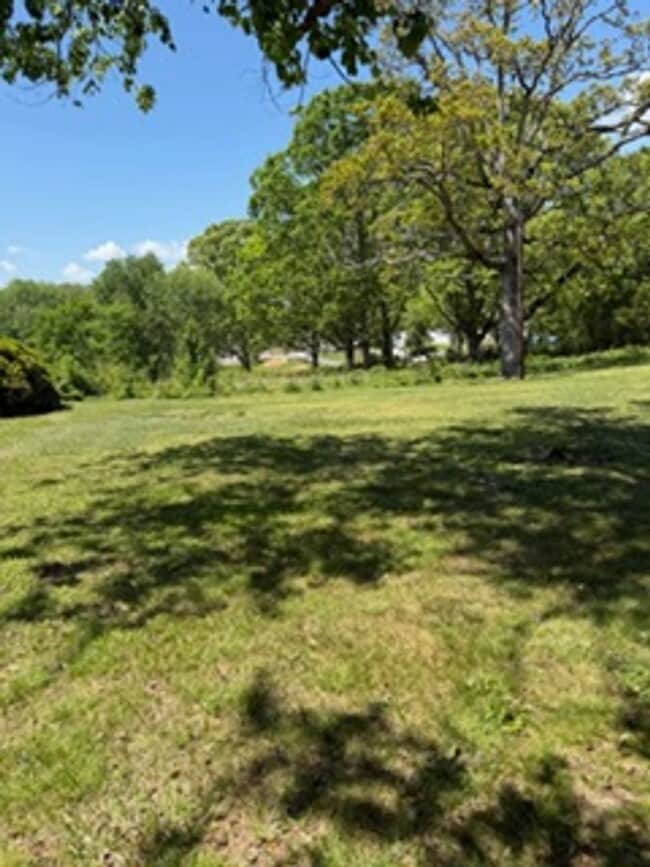 Building Photo - Maryville City  37801 - 3 bedroom, 2.5 bath home Walking distance to Foothills Mall - Contact Deb...